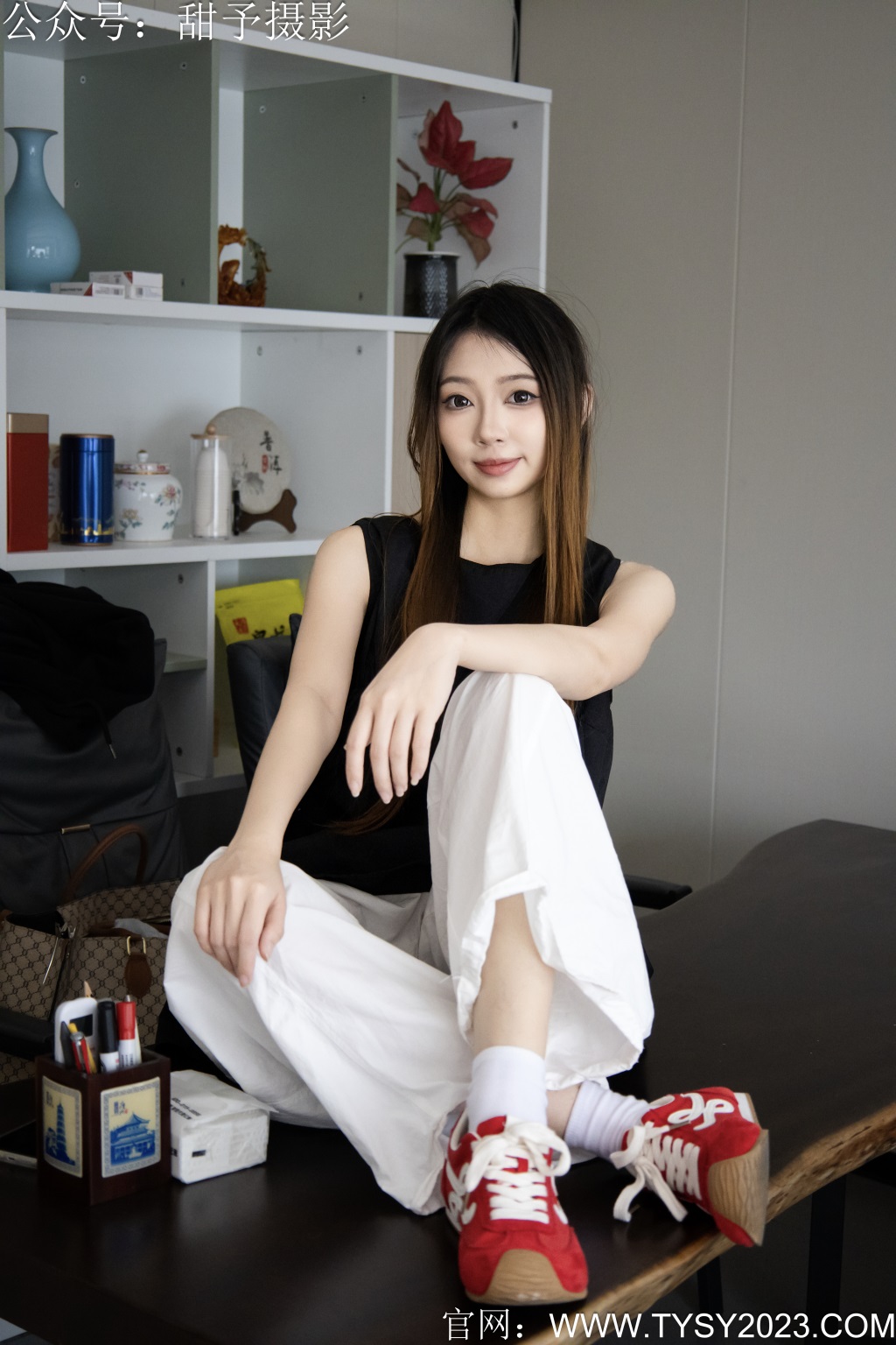 甜予摄影 NO.318 泡泡-运动鞋、白棉袜、裸足（完整版）[125P/1V/3.91G] 年费专享-第3张