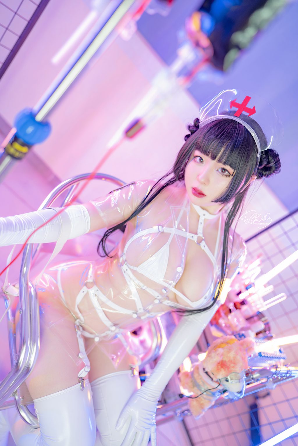 微博人气博主@皮皮奶可可爱了-透明护士 [34P-350MB] 网红写真-第2张