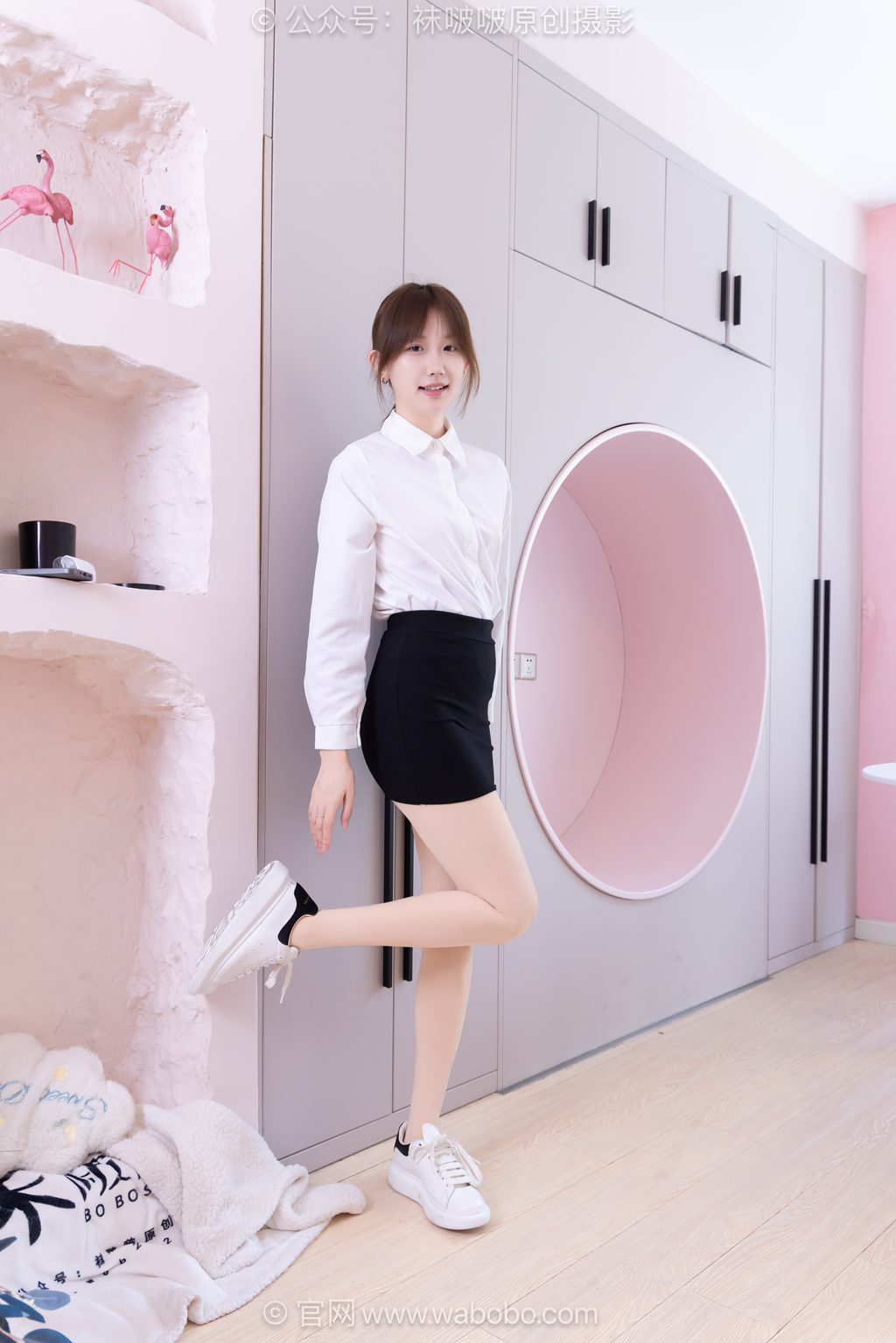 [BoBoSocks袜啵啵] NO.690 香菜 板鞋、厚肉丝、ol制服 [156P/1V/5.73GB] 年费专享-第3张