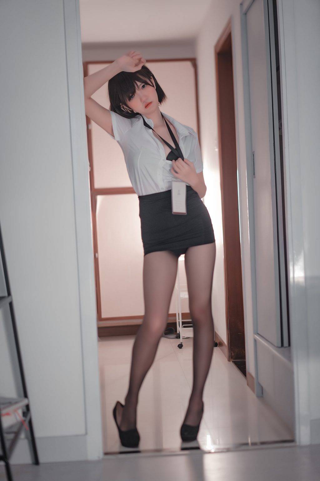 微博人气Coser@阿薰kaOri 嘿丝OL [45P/188MB] 网红写真-第3张