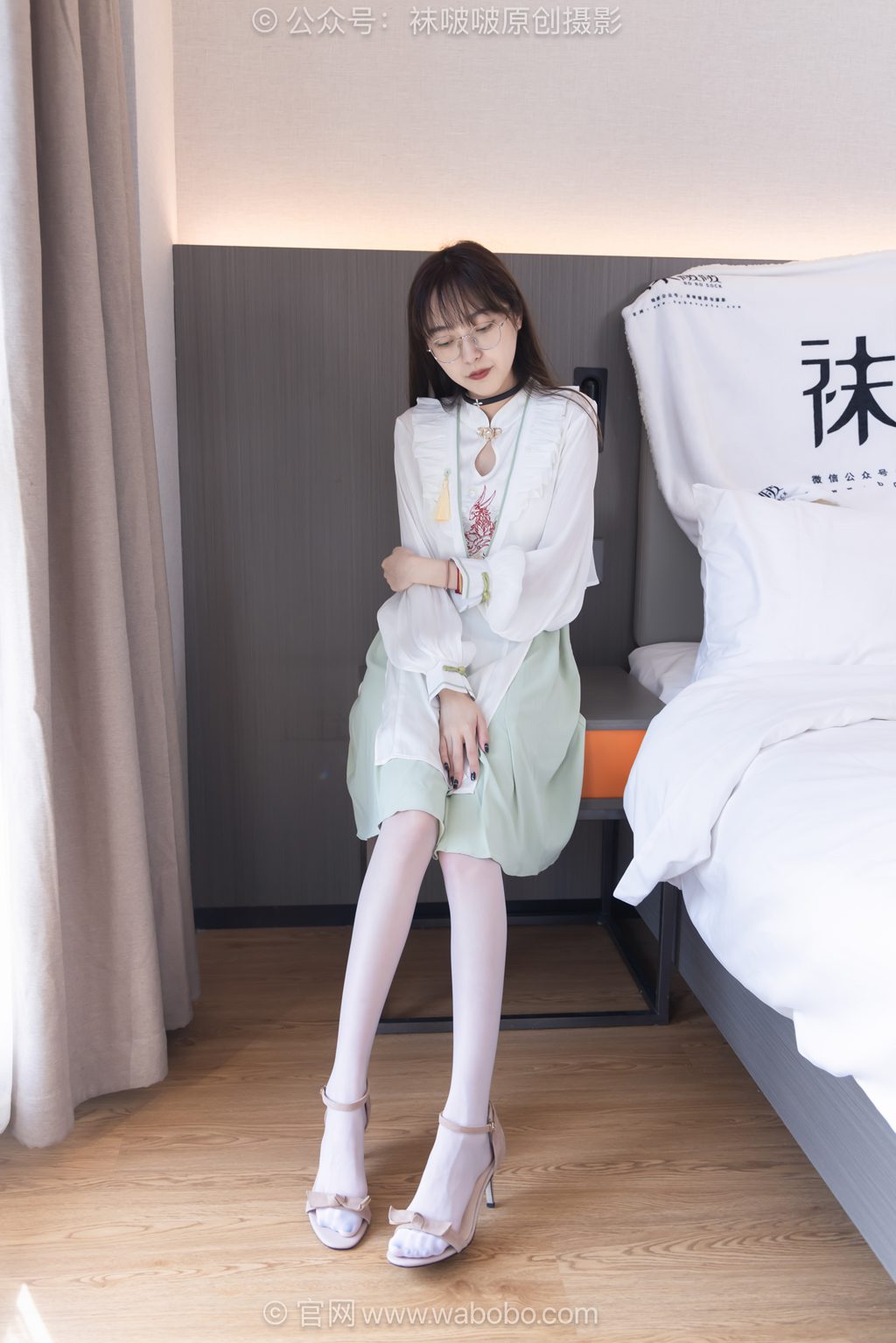 [BoBoSocks袜啵啵] NO.674 稚予 高跟凉鞋、薄白丝（脚尖加固款）裸足（黑色美甲） [145P/1V/5.17GB] 年费专享-第2张
