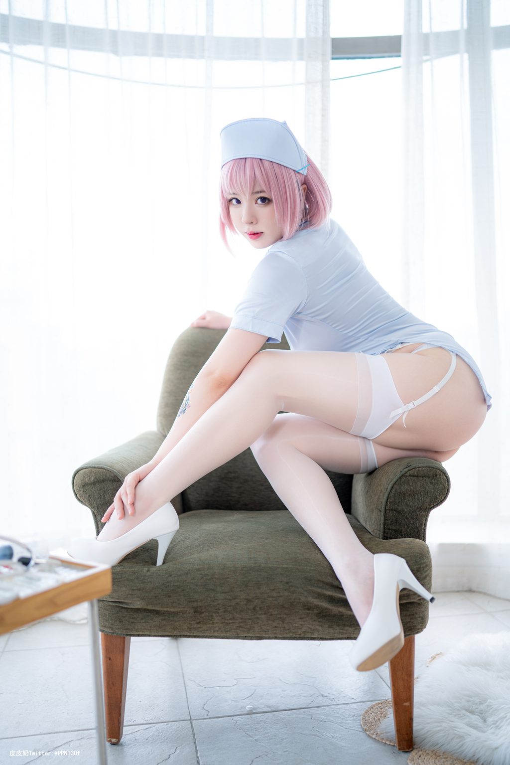 微博人气博主@皮皮奶可可爱了&周叽是可爱兔兔 粉蓝护士 [77P8V-707MB] 网红写真-第2张