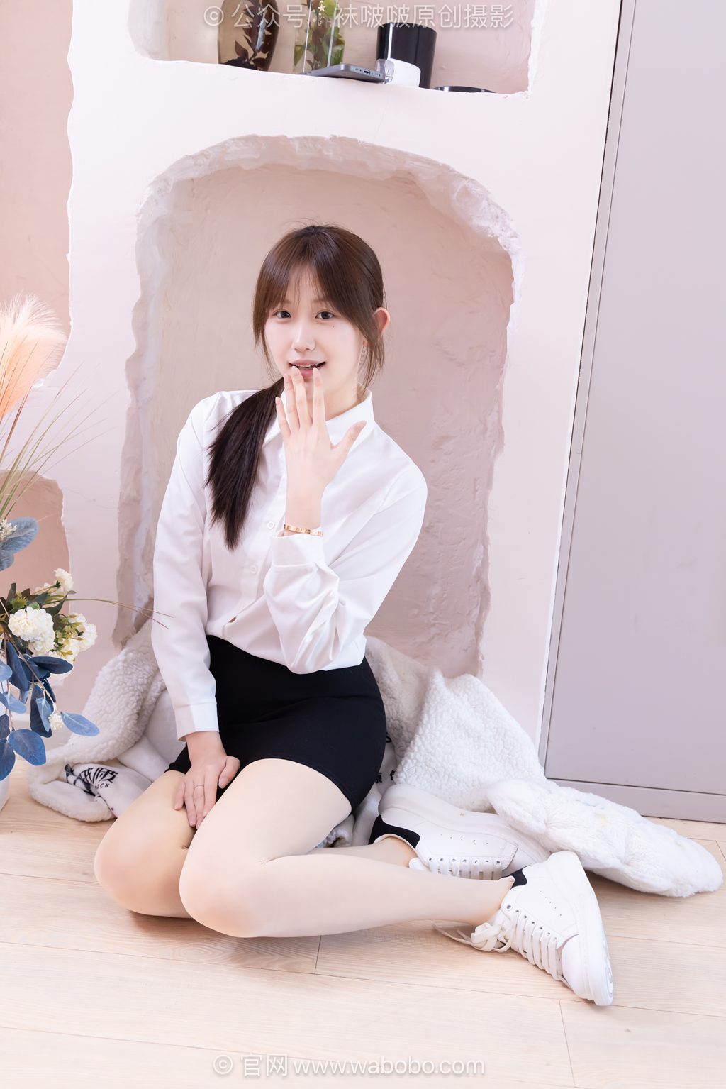 [BoBoSocks袜啵啵] NO.690 香菜 板鞋、厚肉丝、ol制服 [156P/1V/5.73GB] 年费专享-第2张