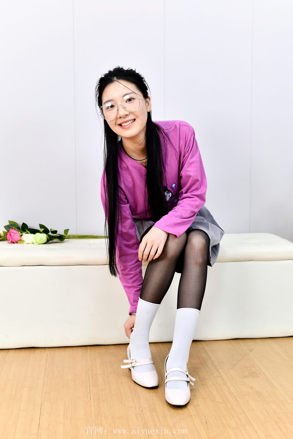 [爱月下] NO.556 乐乐~【干练风华】灰丝高跟衬职业，足间动作展职场女性干练雅韵。（花絮版）[152P/1V/7.49GB] 年费专享-第1张
