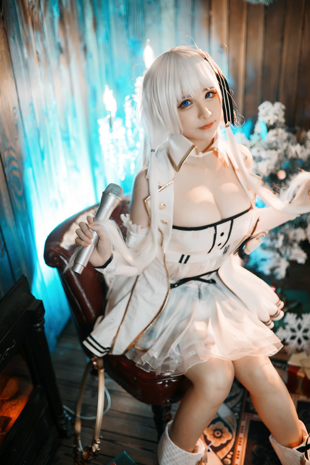 动漫Coser@前羽_rr 碧蓝航线-光辉 [17P/209.8MB] 网红写真-第1张