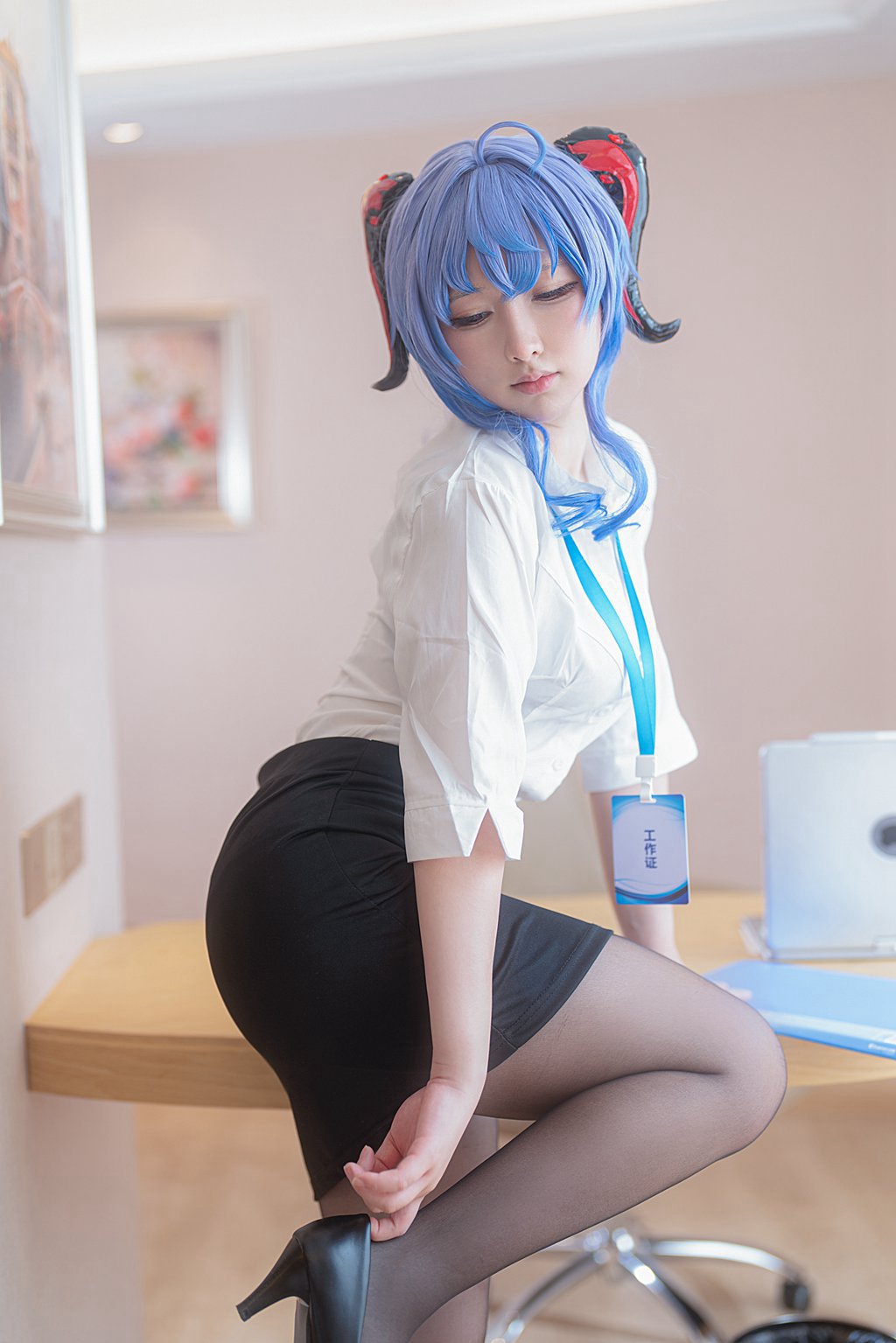 动漫博主@樱梨梨 甘雨秘书 [30P/102MB] 网红写真-第3张
