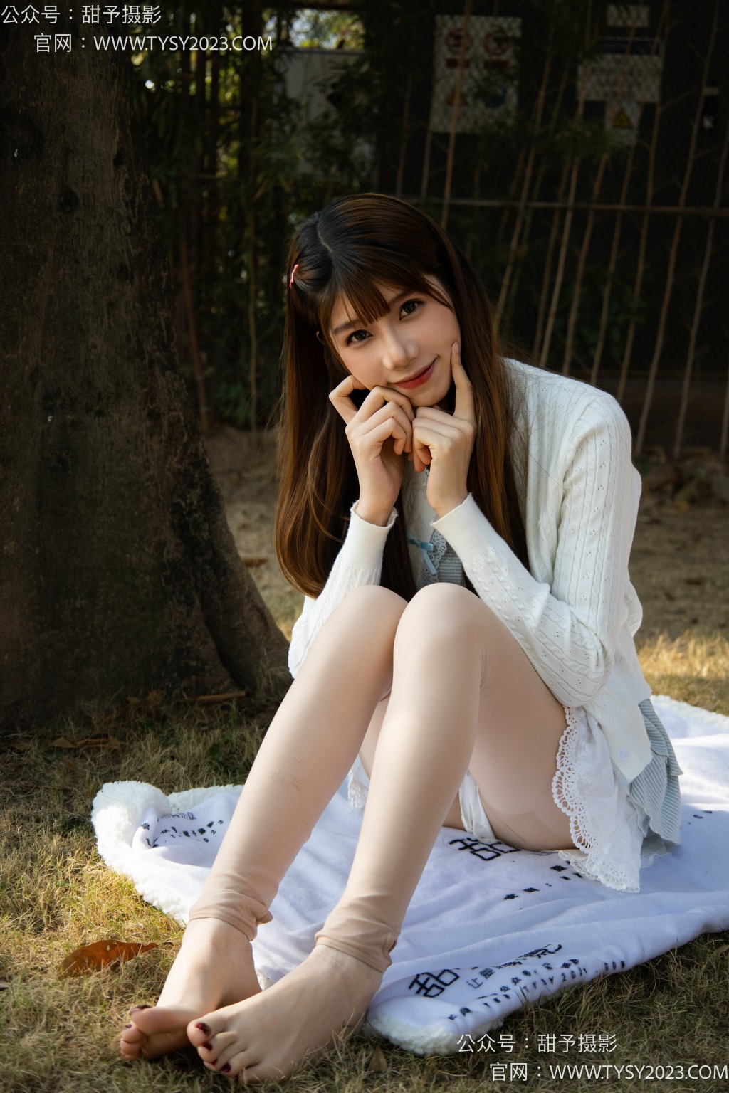 甜予摄影 NO.314 萧潇-短靴、白棉袜、裸足（完整版）[115P/2V/8.99G] 年费专享-第1张