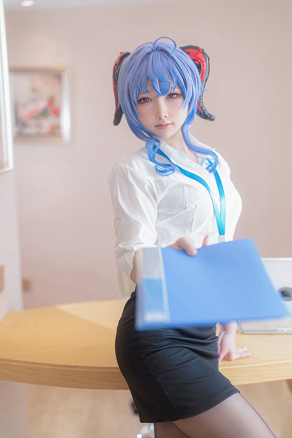 动漫博主@樱梨梨 甘雨秘书 [30P/102MB] 网红写真-第1张