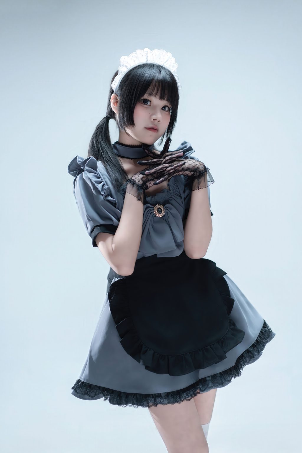 动漫博主@清水凪 手提箱与灰色女仆 [80P/2.35G] 网红写真-第1张