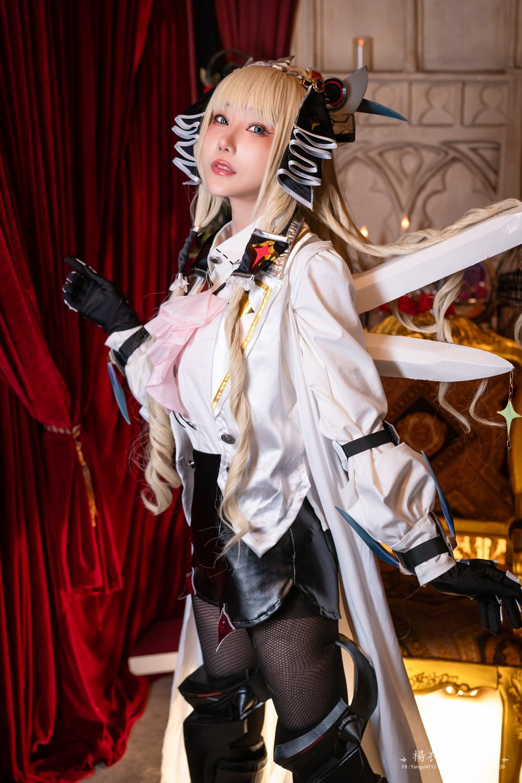 网红Coser@楊衣Yangyi –Crown [33P-177MB] 网红写真-第1张