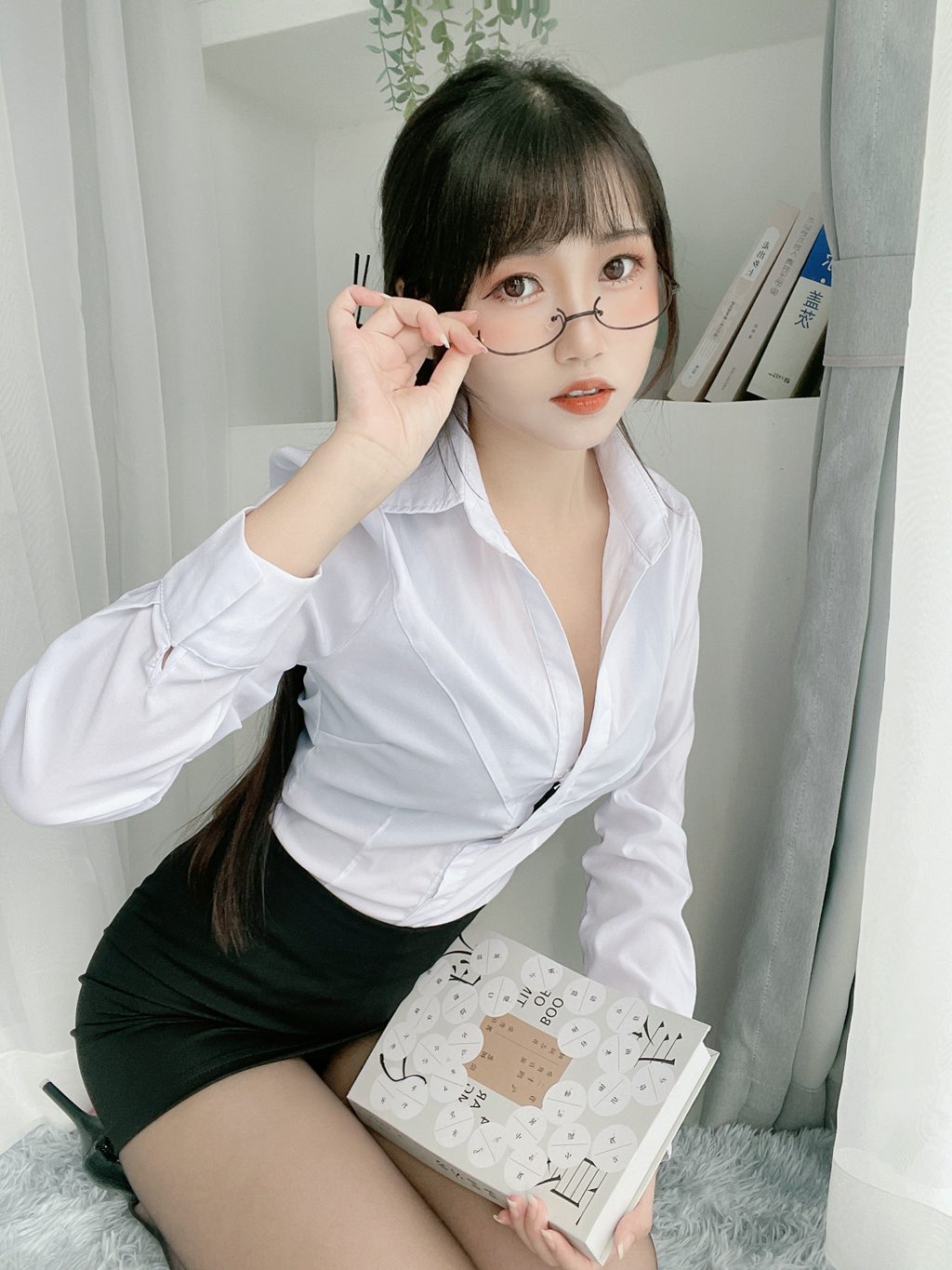 动漫博主@不呆猫 黑丝包臀OL[24P-5V-908.3M] 网红写真-第1张