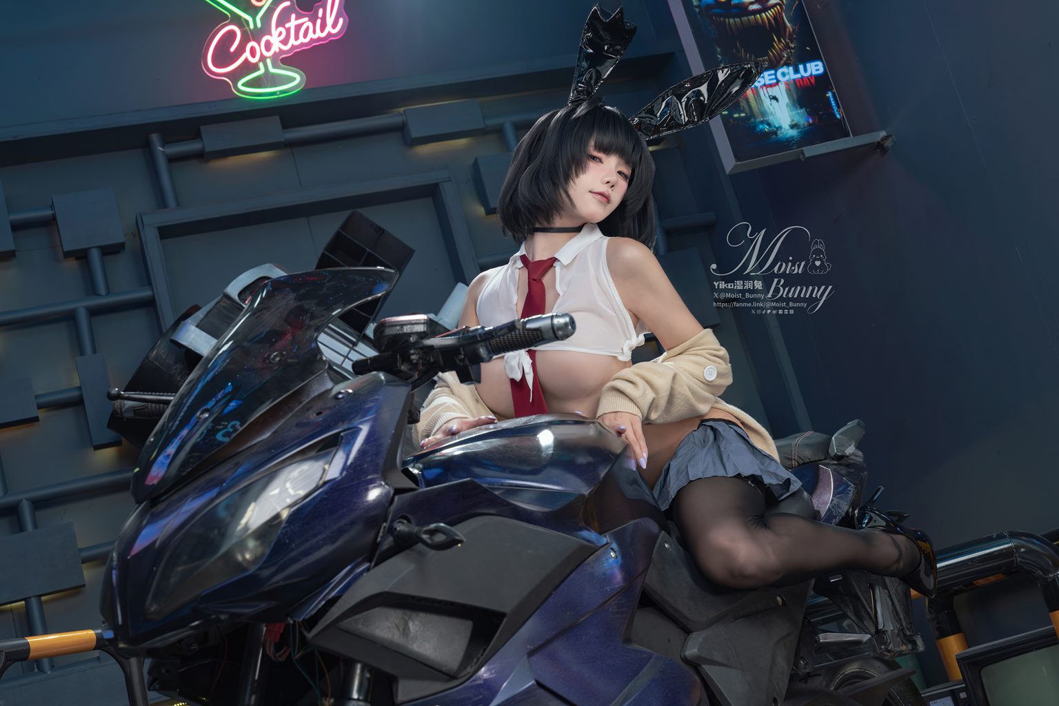 网紅博主@咬一口兔娘(黏黏团子兔) 10月作品賽博逆JK [87P/3V/3.06G] 网红写真-第4张