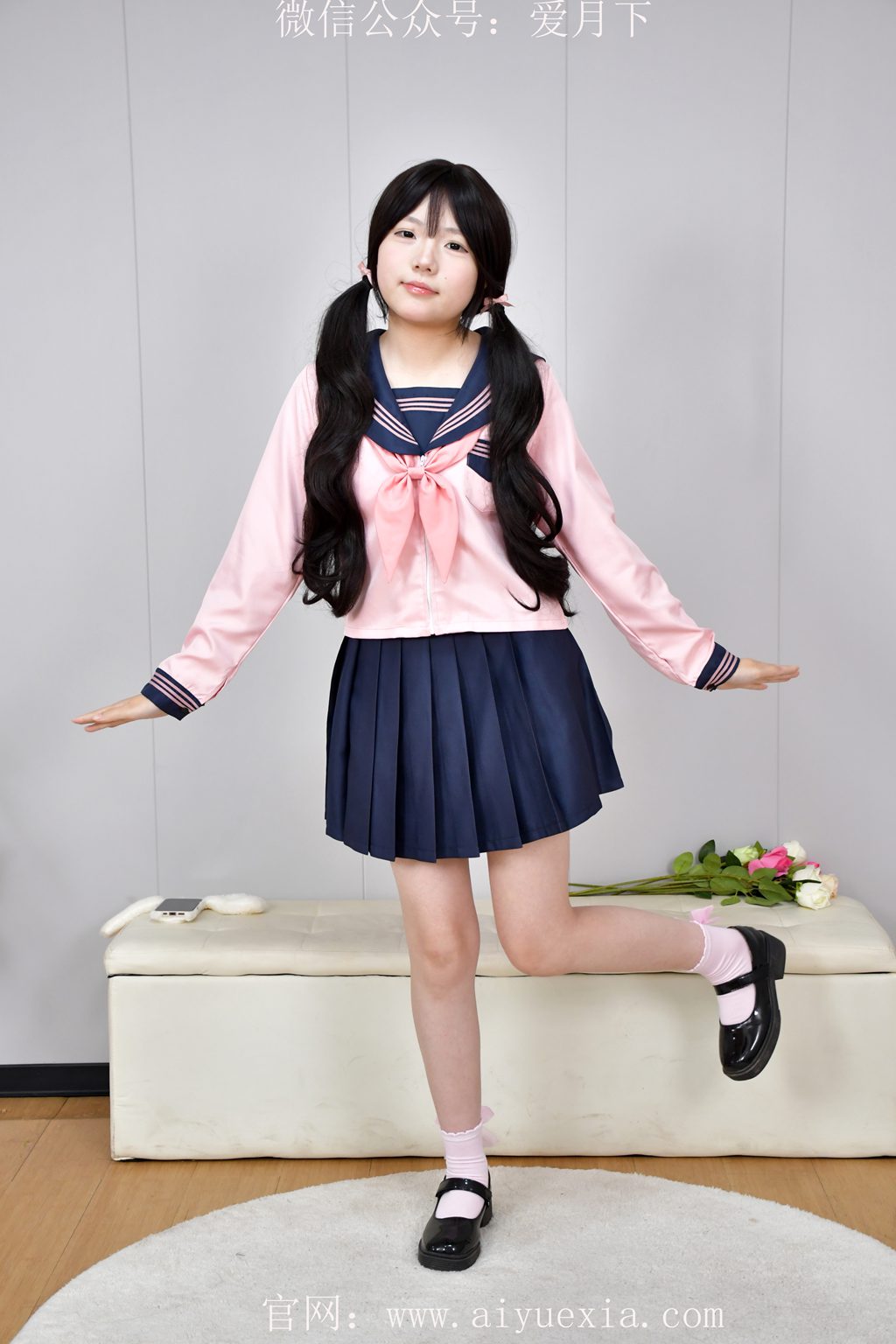 [爱月下] NO.654 泡芙~【粉裙甜影】粉蓝水手服 赤足踏毯俏娇憨。[89P/1V/4.15GB] 年费专享-第1张