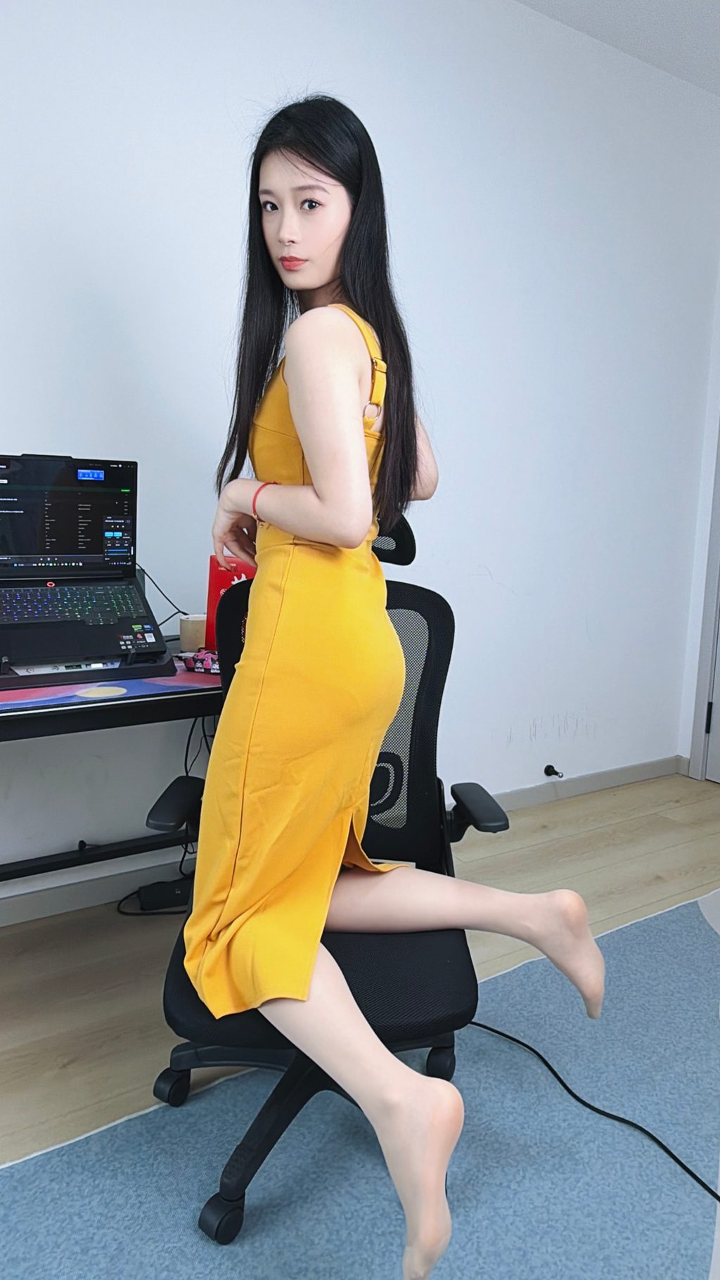 丝韵摄影 NO.3347 布丁 橘黄色吊带无袖连体紧身裙 [123P/1V/2.40GB] 丝韵摄影-第4张