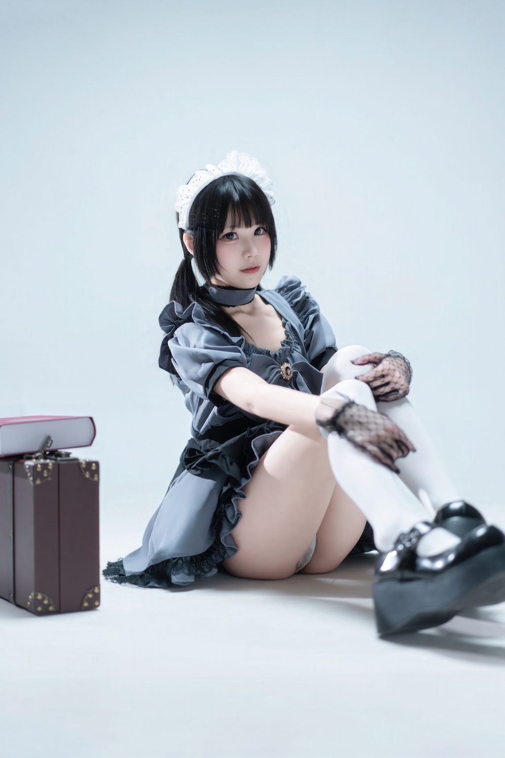 动漫博主@清水凪 手提箱与灰色女仆 [80P/2.35G] 网红写真-第4张