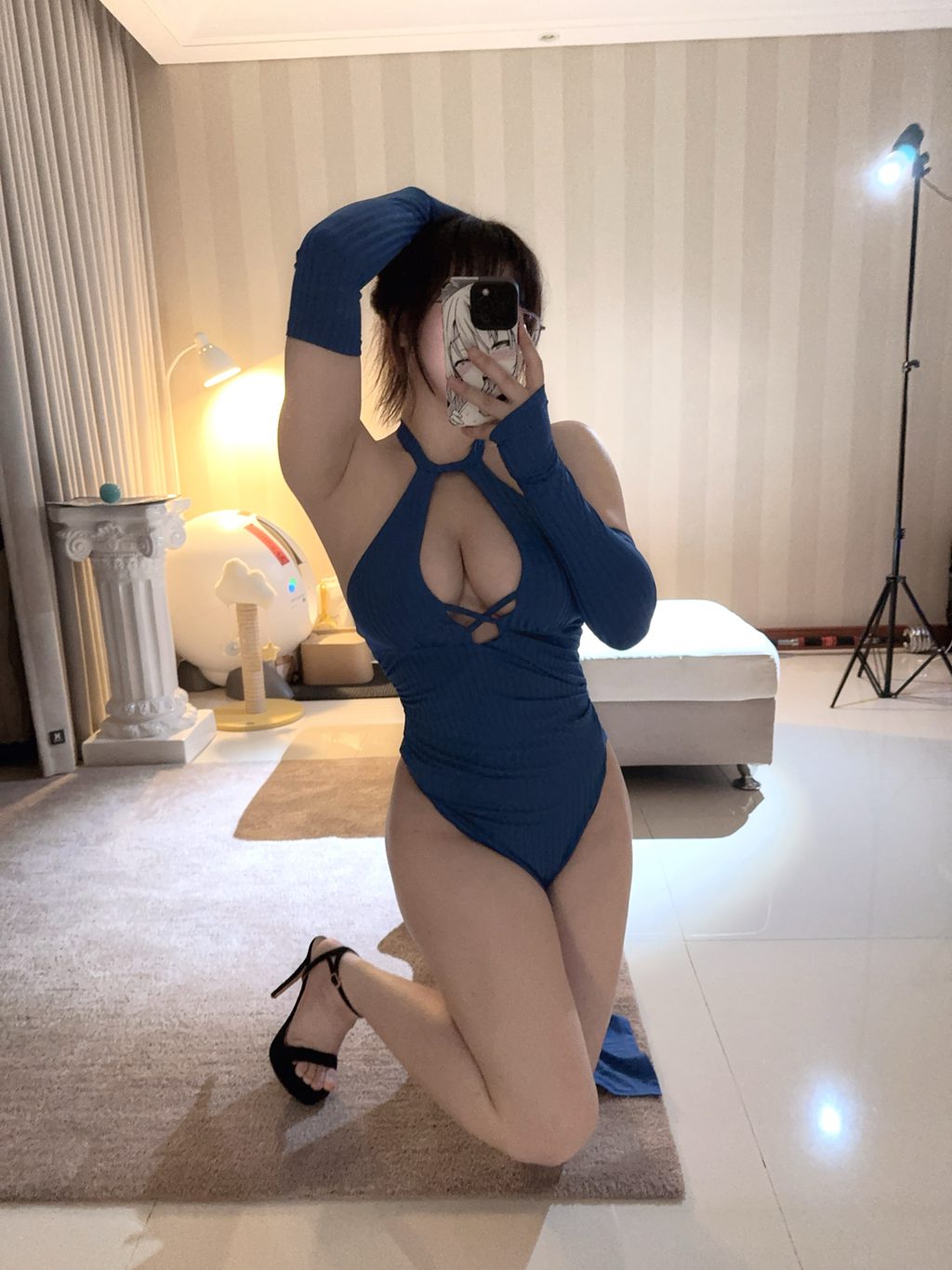 微博人气博主@皮皮奶可可爱了啦 蓝色旗袍 [17P/1V/57MB] 网红写真-第1张