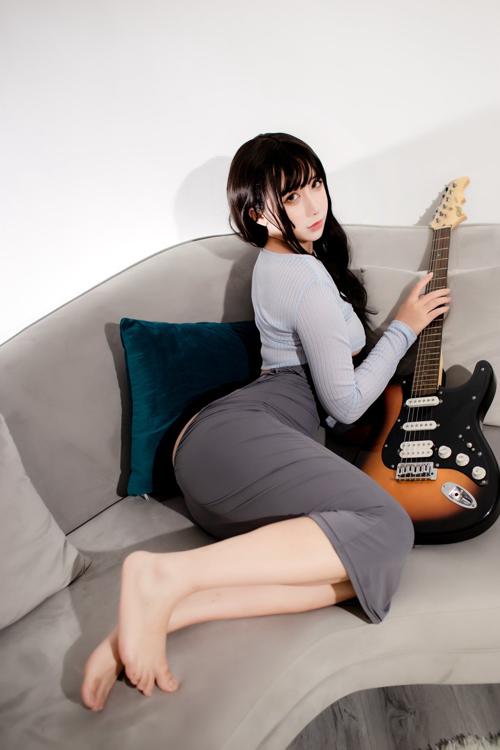 知名动漫博主@九曲Jean 吉他妹妹包臀裙 [92P/305MB] 网红写真-第1张