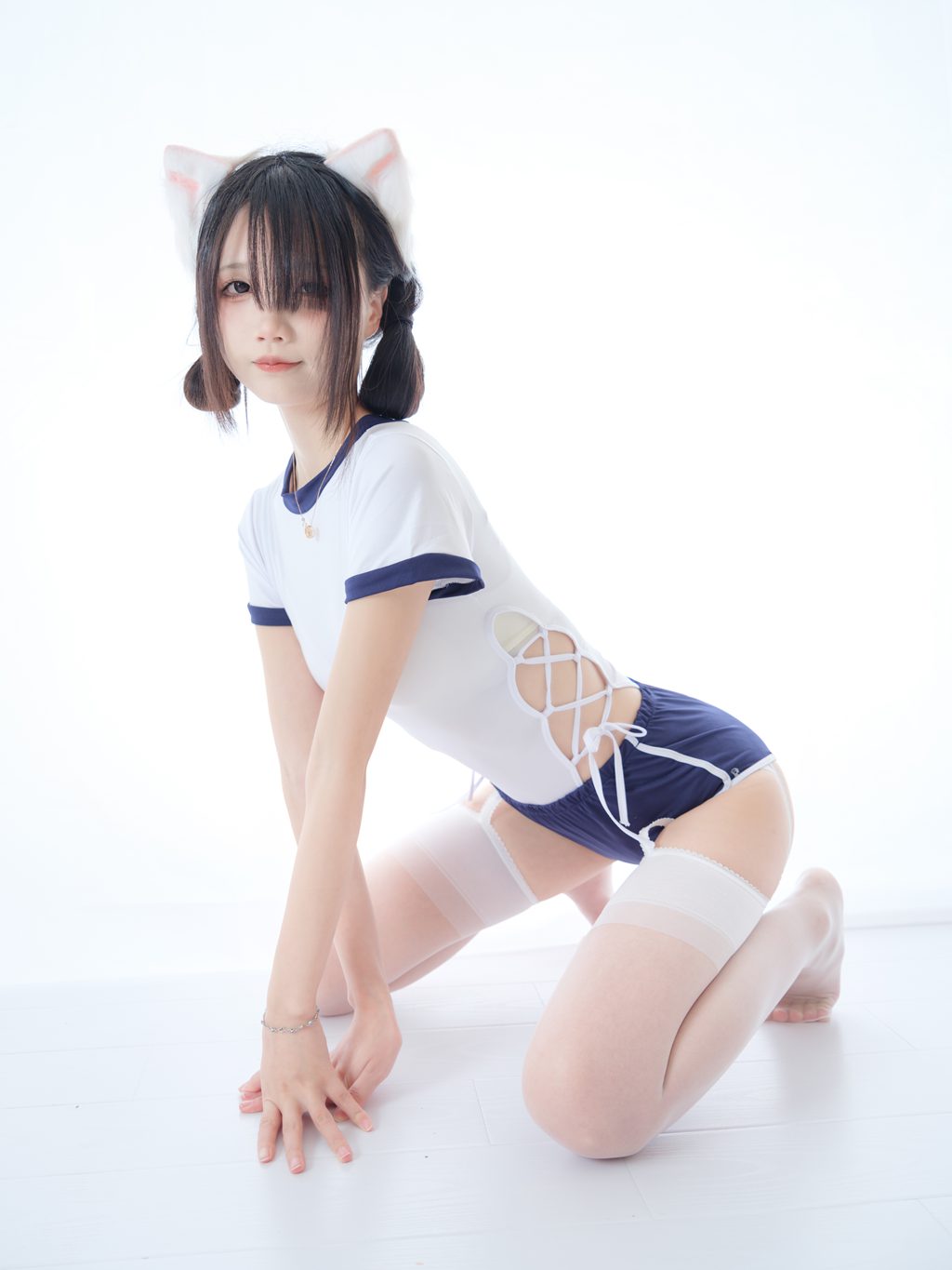 微博红人Coser@五更百鬼 舰长 体操服 猫耳 [25P/78MB] 网红写真-第1张