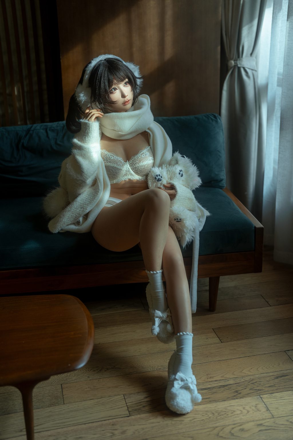 知名动漫博主@蠢沫沫 白毛衣 [18P/1V/1016MB] 网红写真-第2张