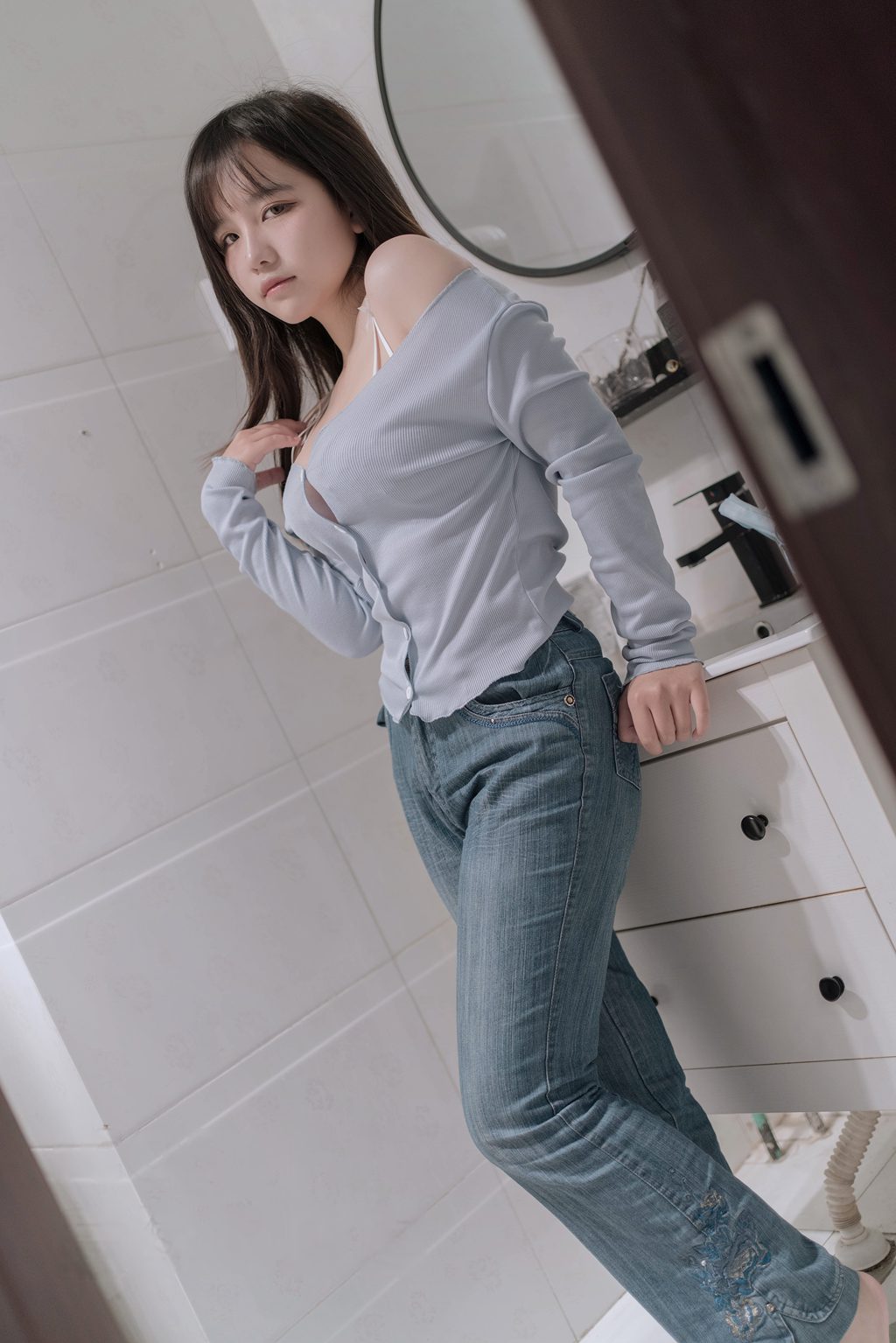 人气Coser@阿半今天很开心 住在隔壁的太太 [37P/222MB] 网红写真-第2张