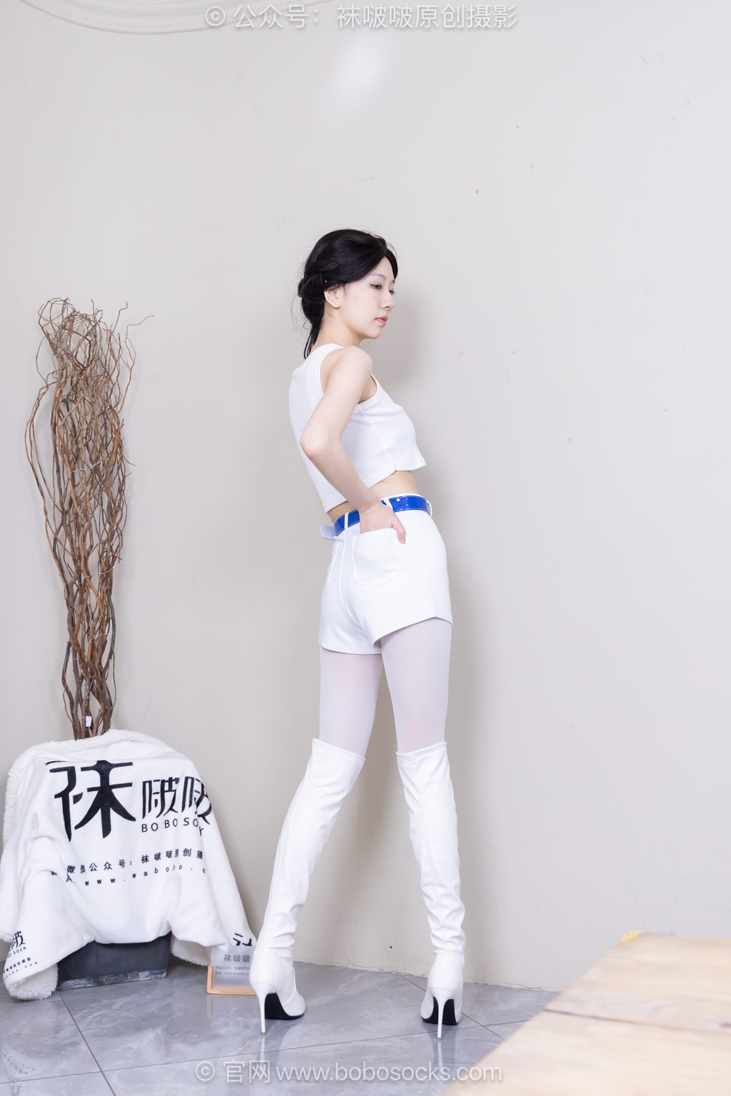 [BoBoSocks袜啵啵] NO.735 小甜豆-高跟长靴、厚白丝、油亮薄白丝 [165P/1V/8.07GB] 年费专享-第3张