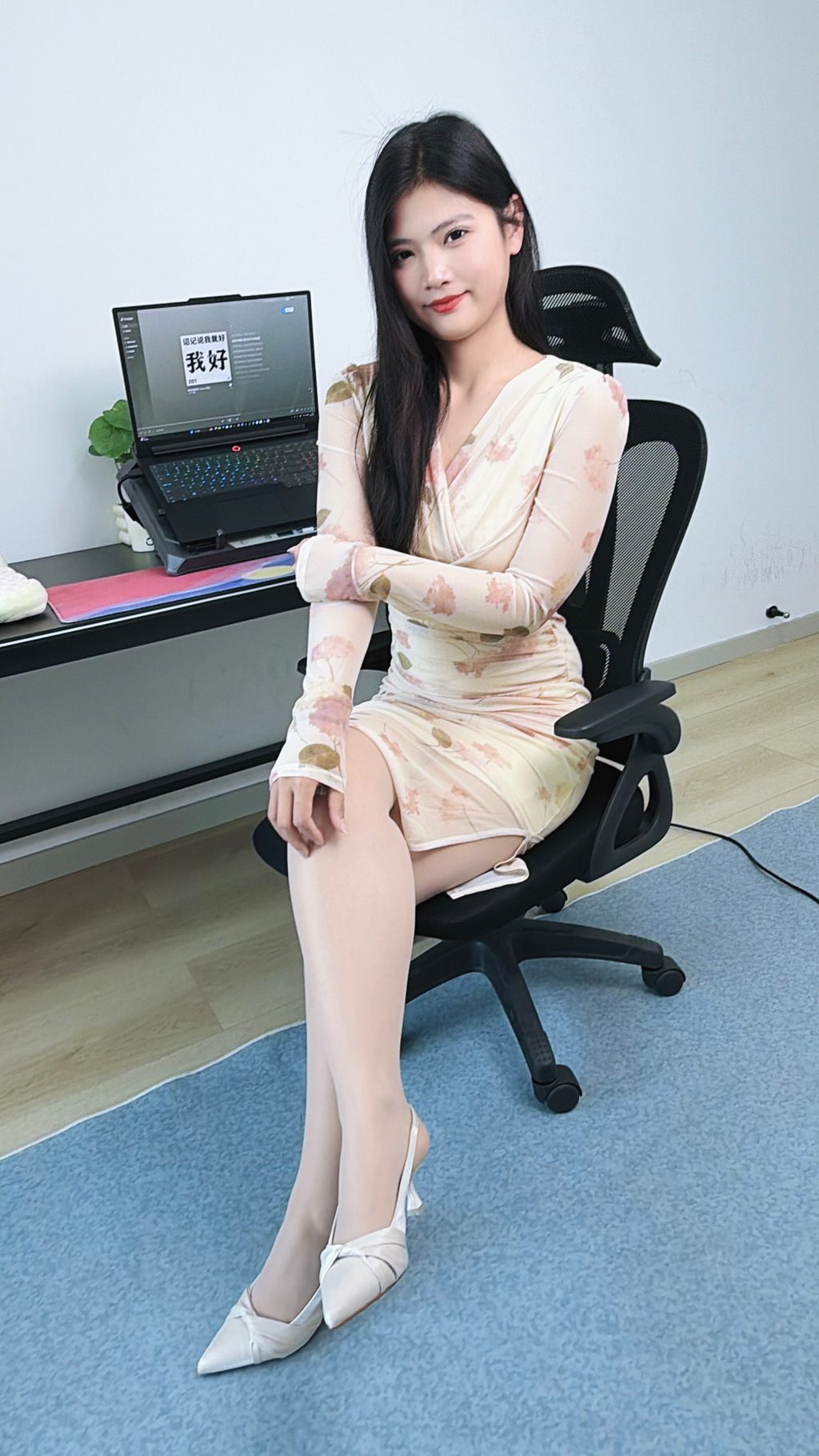 丝韵摄影 NO.3413 晨晨 轻熟御姐风米白色V领长袖蕾丝碎花裙 [122P/1V/2.4GB] 丝韵摄影-第1张