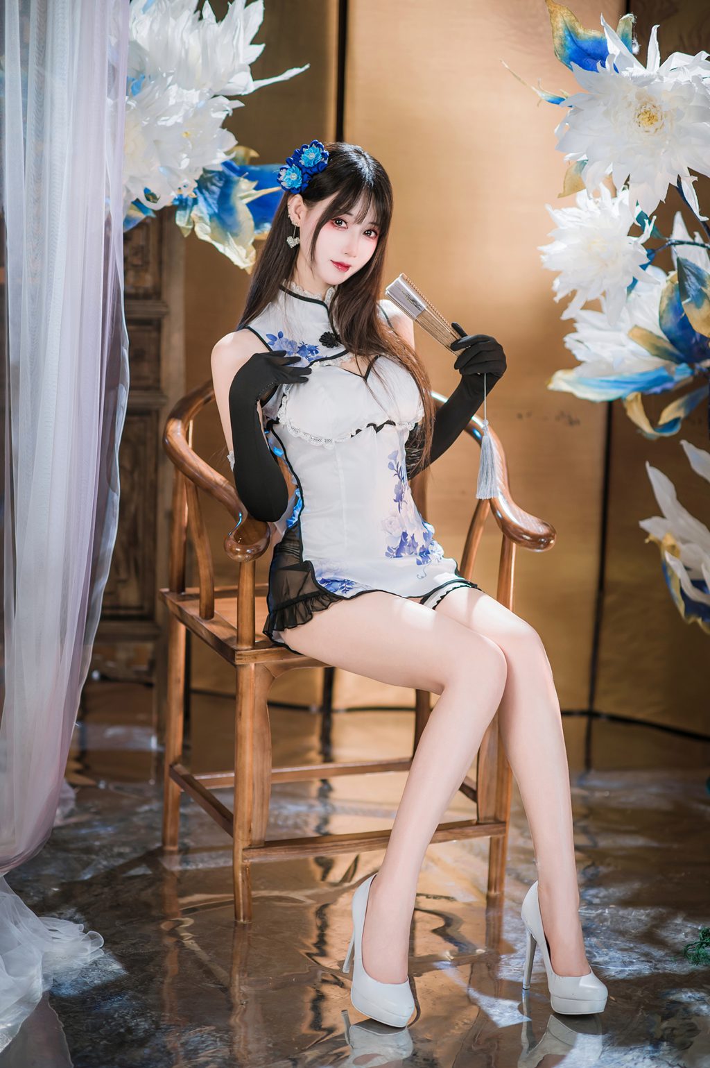 颜值博主@羽生三未 瓶儿 青花瓷旗袍 [25P/214MB] 网红写真-第2张