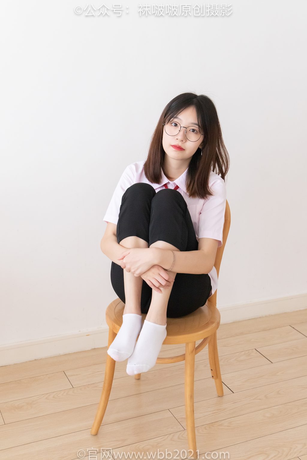 [BoBoSocks袜啵啵] 积分限定作品 NO.043 小甜豆-校服、平底布鞋、白棉袜、裸足 [175P/1V/6.60GB] 年费专享-第2张