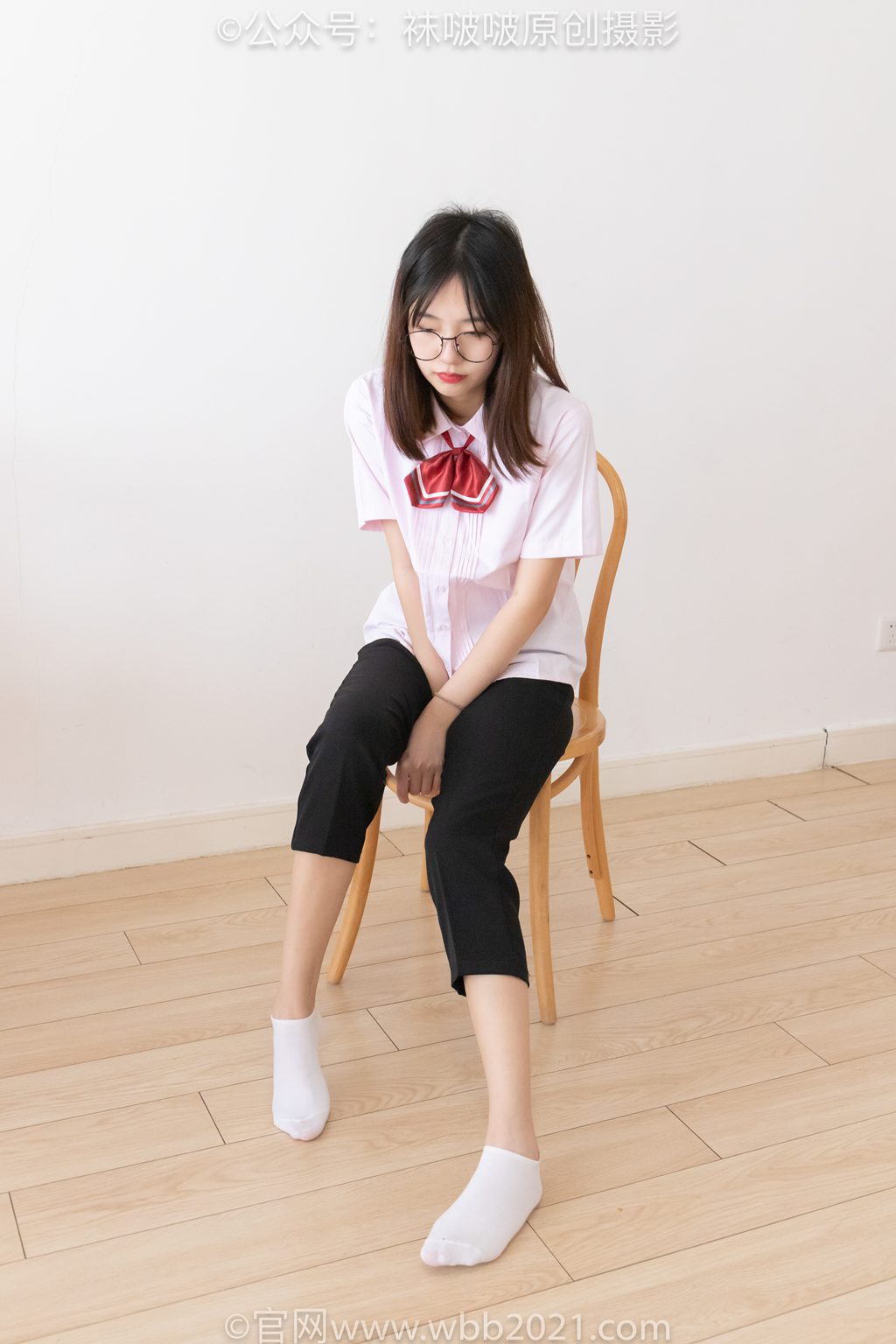 [BoBoSocks袜啵啵] 积分限定作品 NO.043 小甜豆-校服、平底布鞋、白棉袜、裸足 [175P/1V/6.60GB] 年费专享-第3张