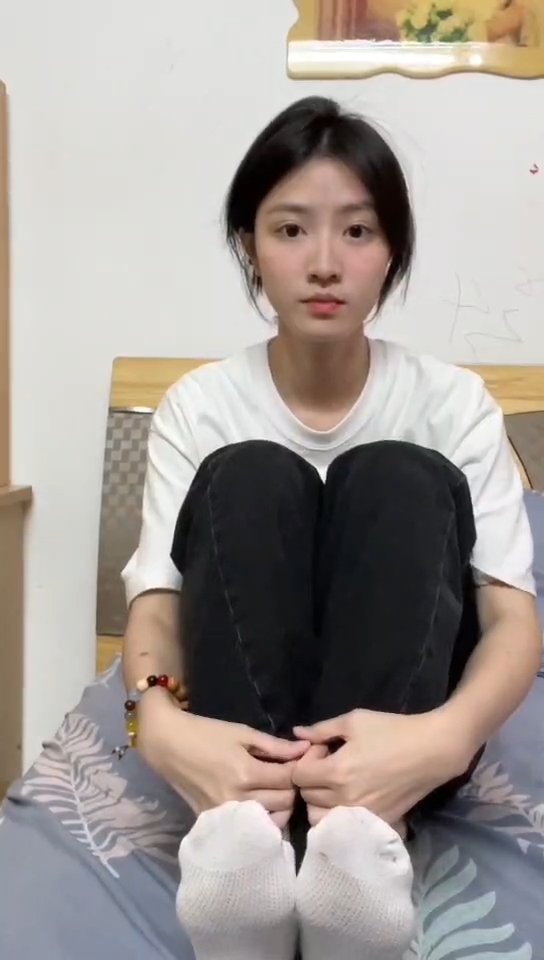 脚模面试脸足同框套路系列-第四季 006号素人[16P/5V/520MB] 年费专享-第2张