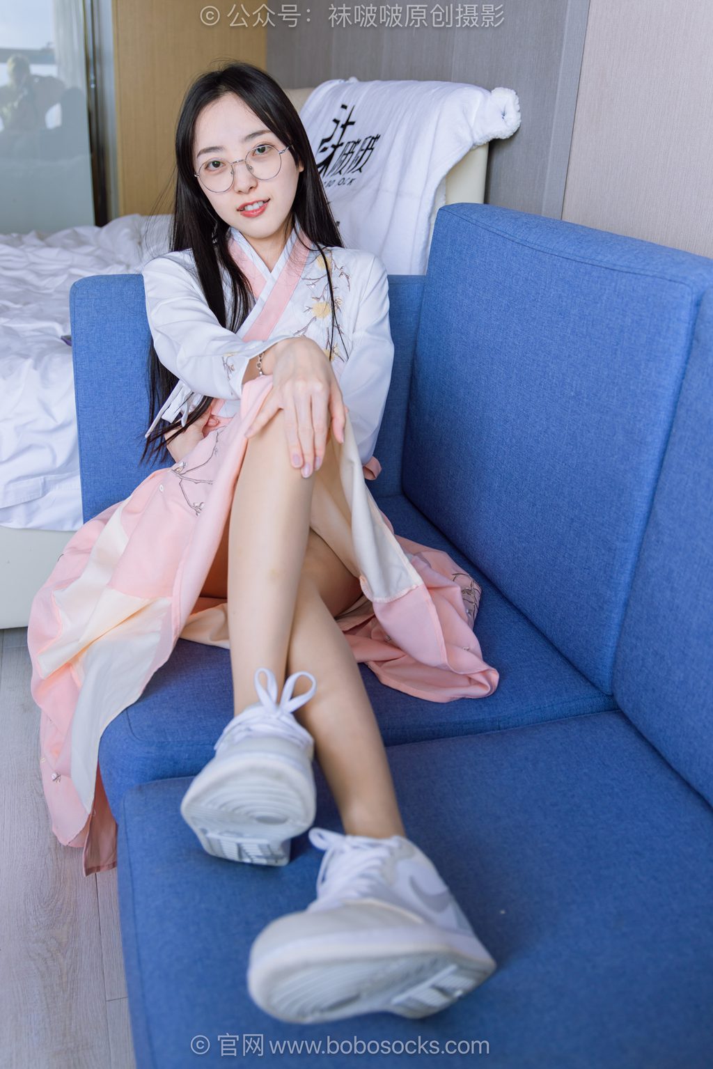 [BoBoSocks袜啵啵] NO.744 稚予-板鞋、油亮薄肉丝、丝袜踩奶油蛋糕 [133P/1V/6.15GB] 年费专享-第1张