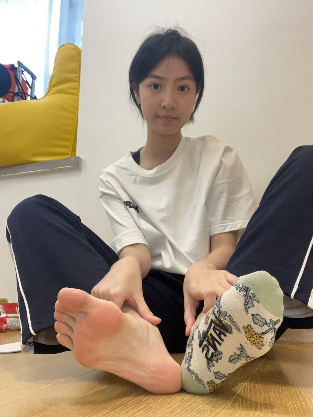脚模面试脸足同框套路系列-第四季 003号素人[24P/1V/32MB] 网红写真-第2张