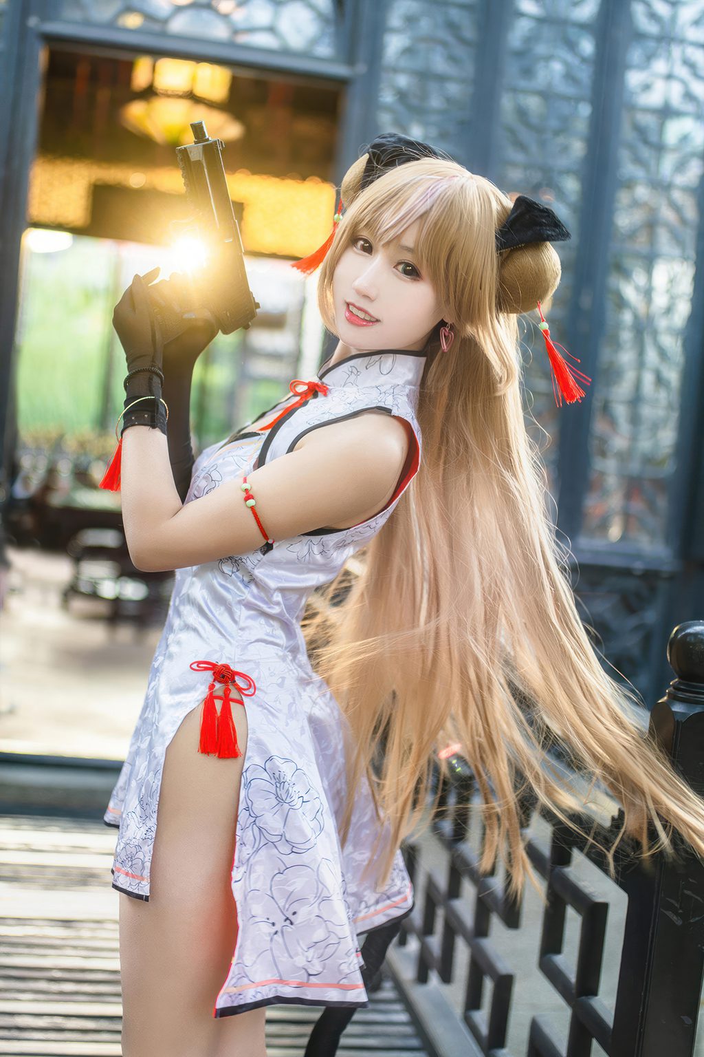 颜值博主@羽生三未 少女前线 MK23·蜂糖花 [18P/195MB] 网红写真-第1张