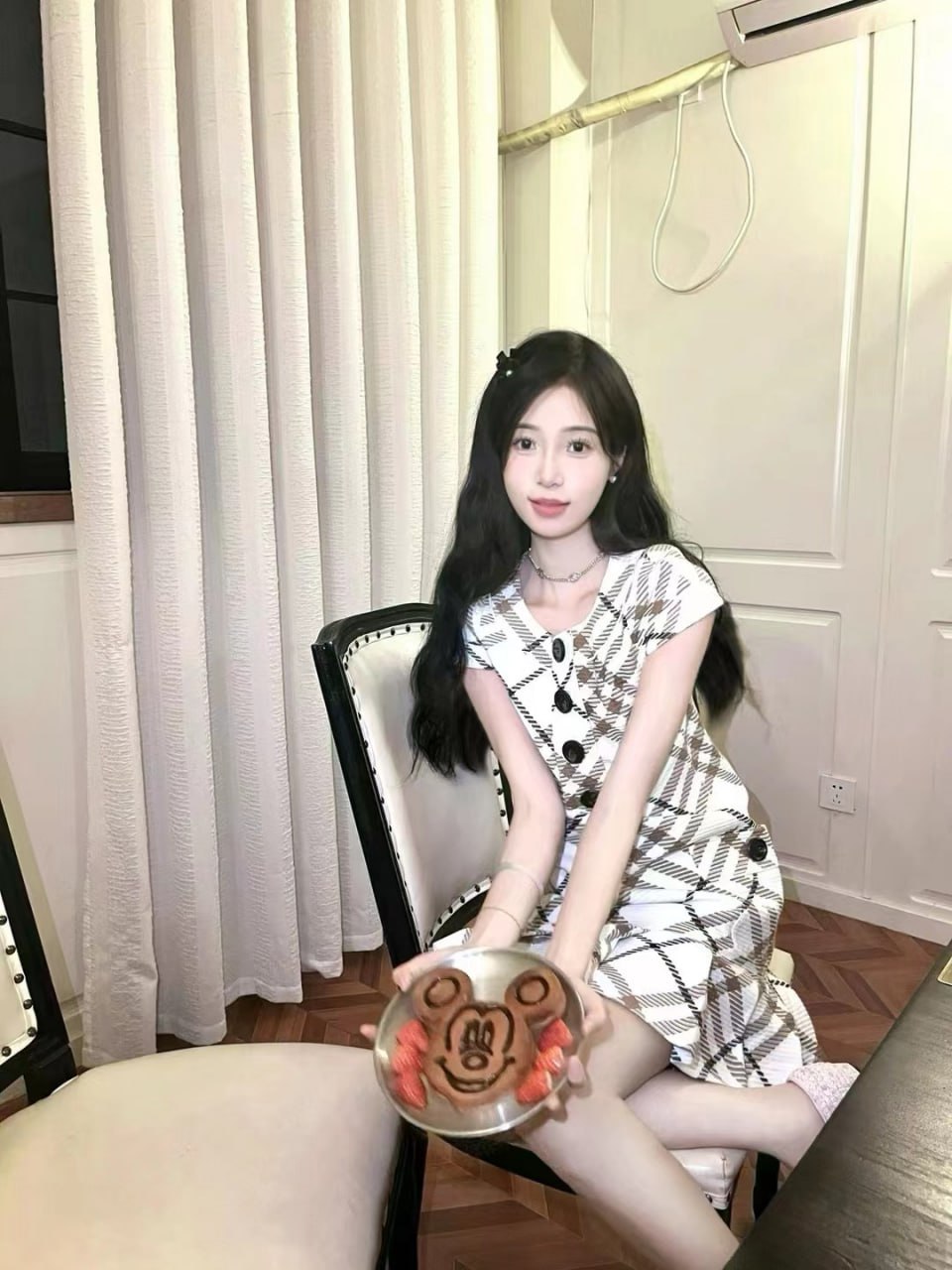 桃子足拍@NO.010-【比例好的女大】骗我说大四了哈哈哈，一套就知道肯定是刚上大学的，太单纯了一说就上套哈哈哈！这不给她狠狠的上一课会行嘛？多拍！多发！爱看！[5P/2V/167MB] 年费专享-第1张