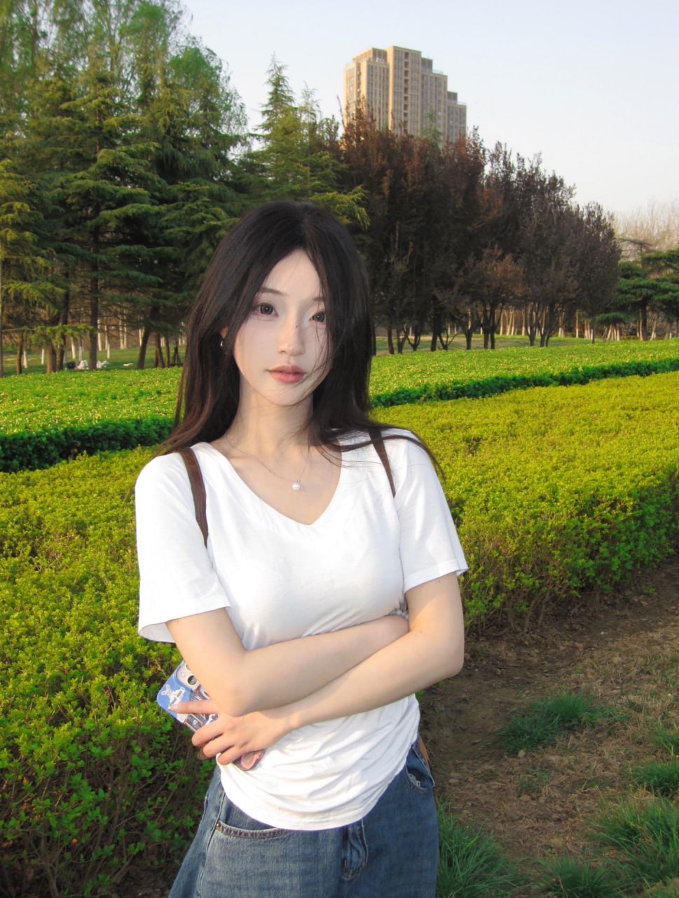 桃子足拍@NO.011-【纯洁女大】特别听话，我说让给兄弟们打个招呼吧，记得可爱一点！听话的永远是好宝贝，冲冲！[3P/4V/240MB] 年费专享-第1张