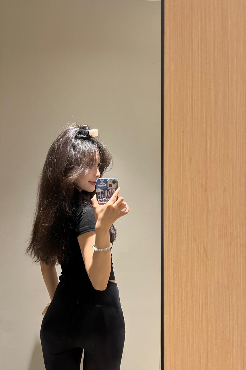 桃子足拍@NO.011-【纯洁女大】特别听话，我说让给兄弟们打个招呼吧，记得可爱一点！听话的永远是好宝贝，冲冲！[3P/4V/240MB] 年费专享-第2张