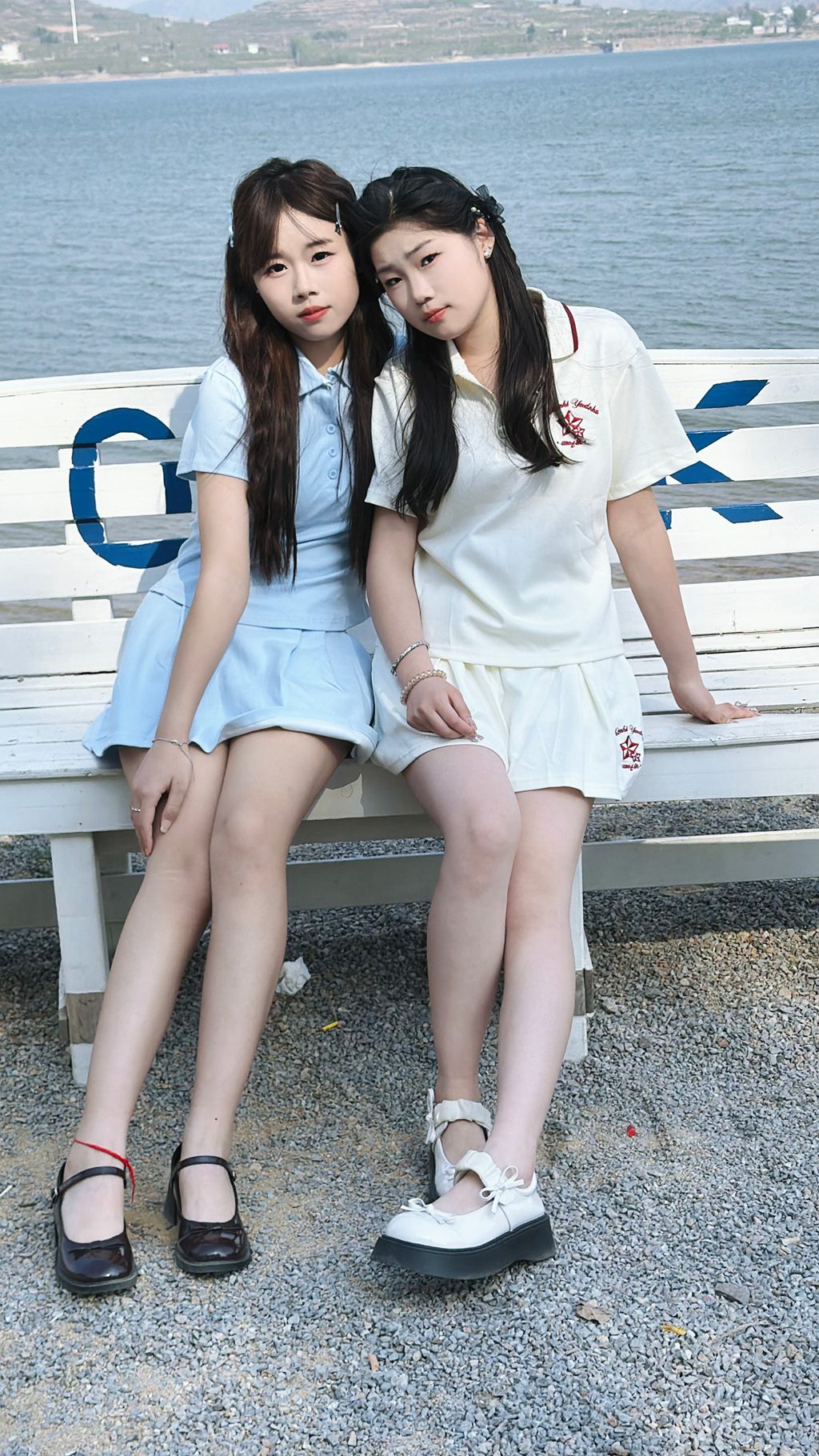 丝韵摄影 NO.3452 桃子 蛋蛋姐妹花 桃子奶白色polo领短袖A字短裙 [96P/1V/3.12G] 丝韵摄影-第2张